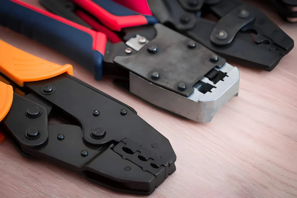 Self-Adjusting Ferrule Crimper Tool for Precise Wire Termination